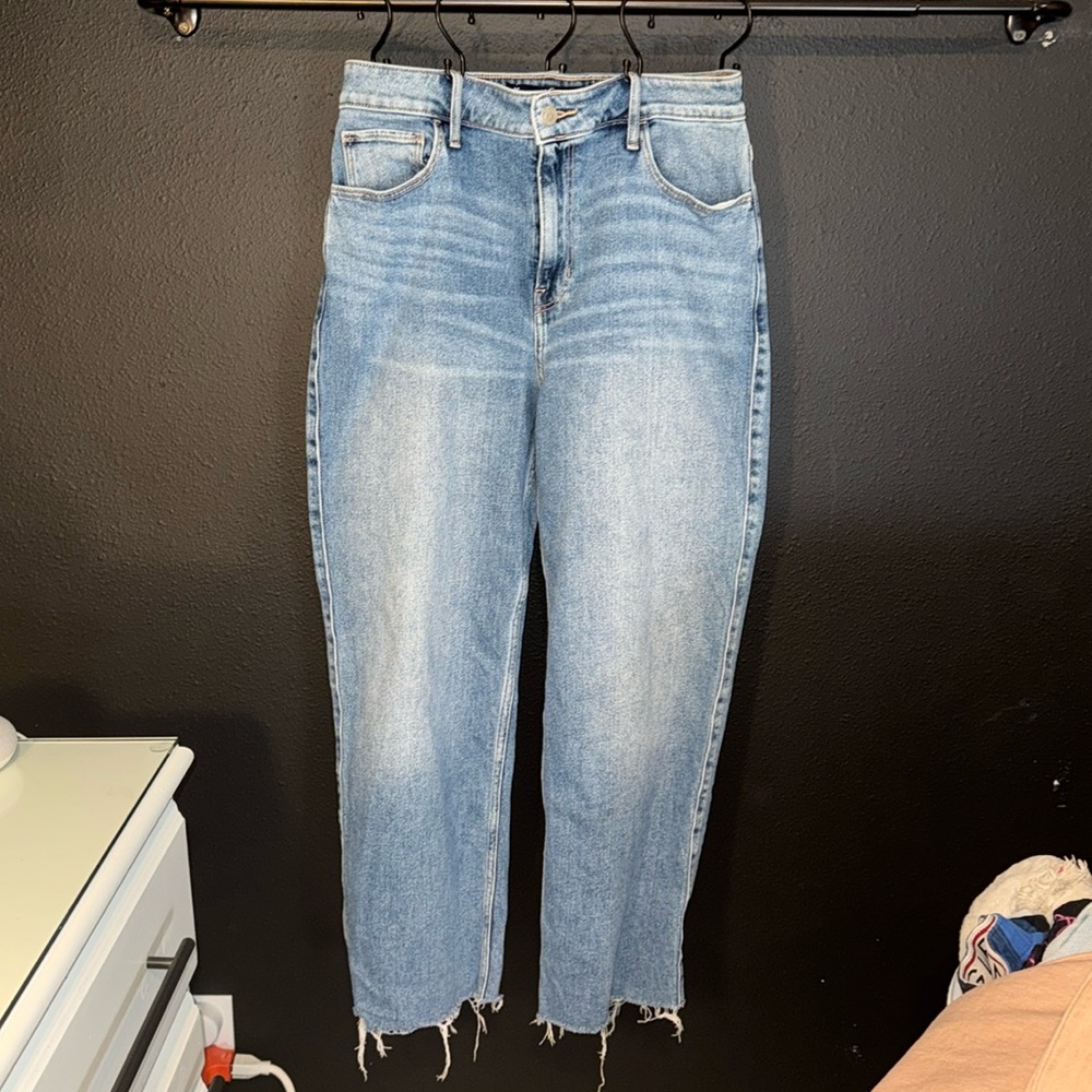 Hollister size 9s straight leg mom jean!